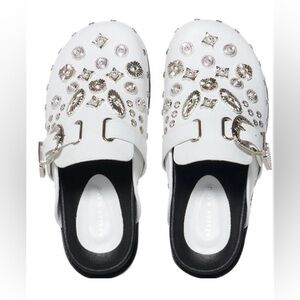 Azalea Wang white clogs w/ silver embellishments NWOB